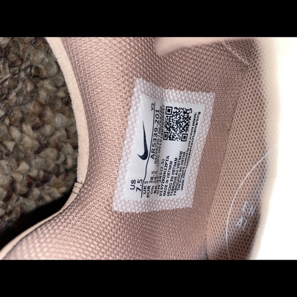 Nike Air Force 1 - Picture 4 of 5